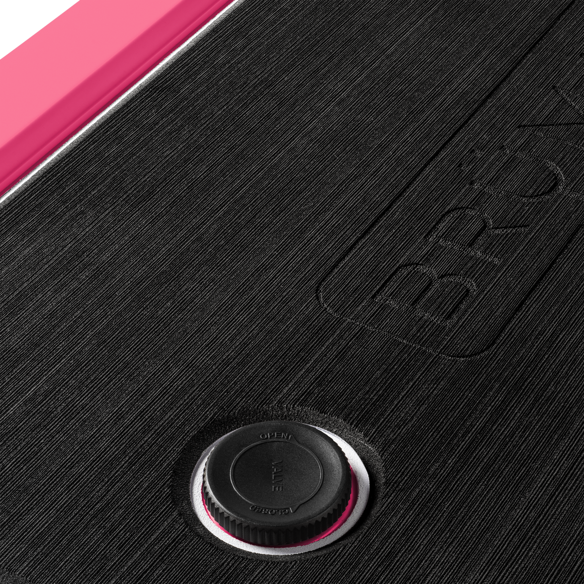brutank-b4 brutank-55qt-neonpink-vent.png